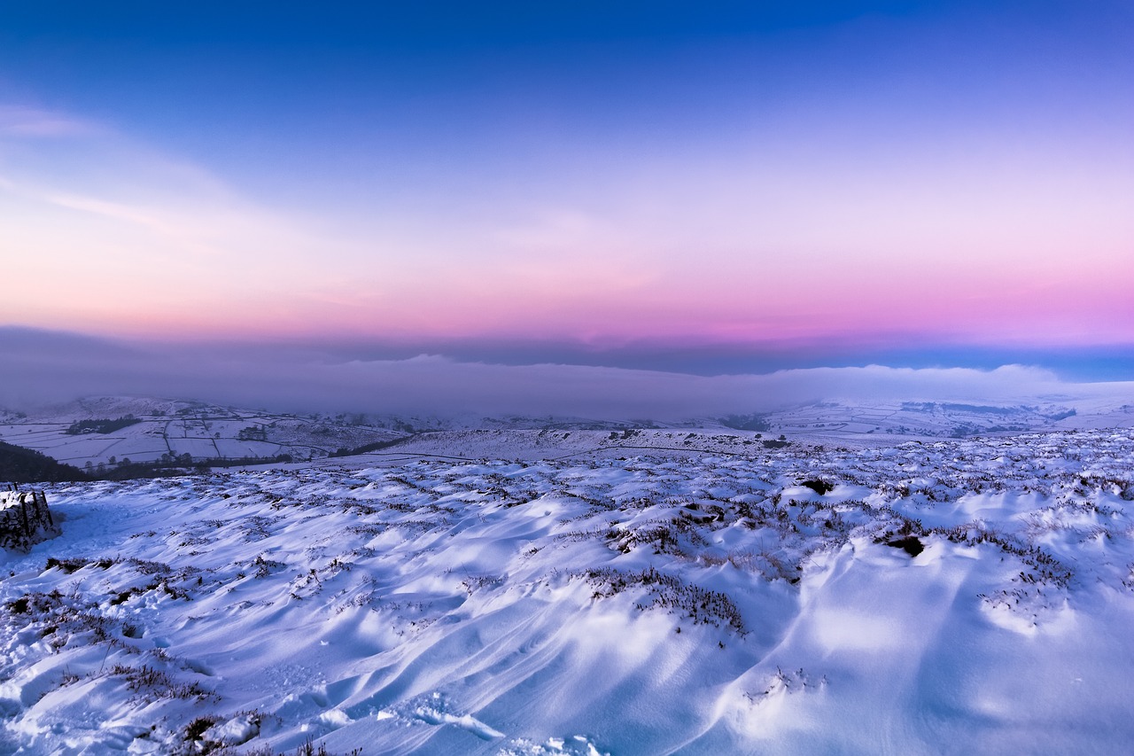 Snow Winter Twilight Christmas  - iankelsall1 / Pixabay