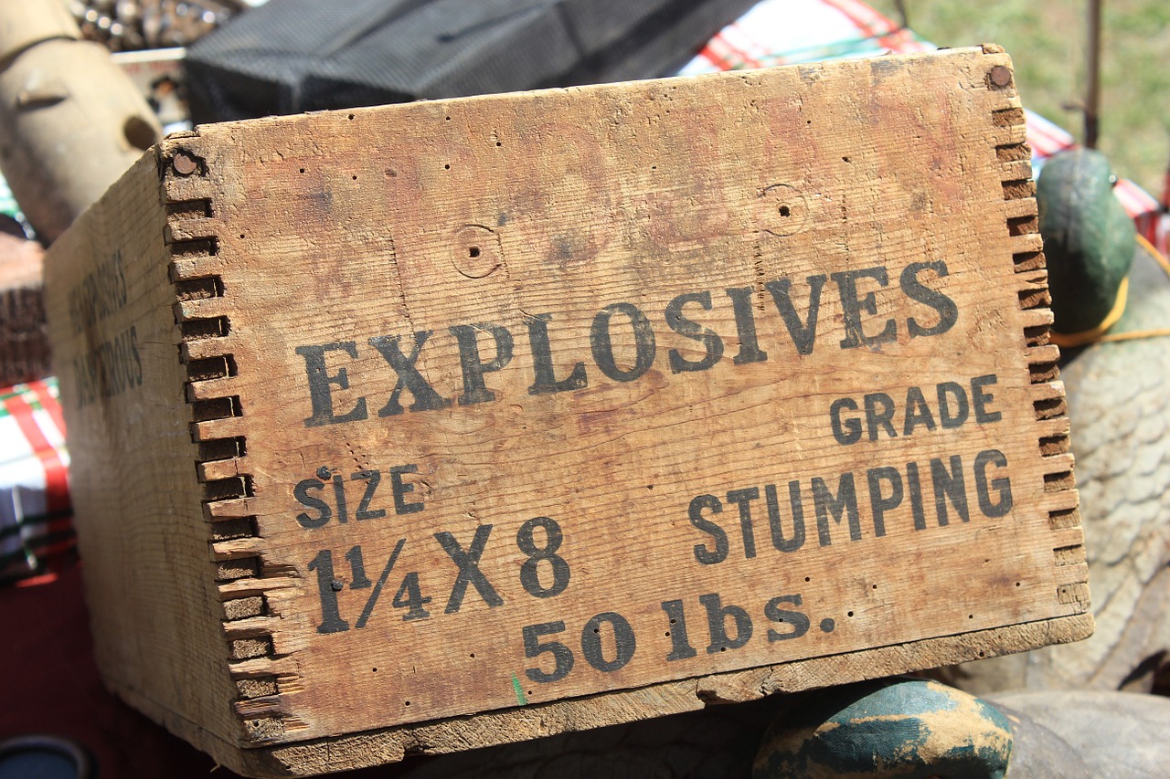 Box Explosives Dynamite Antique  - nikles5 / Pixabay